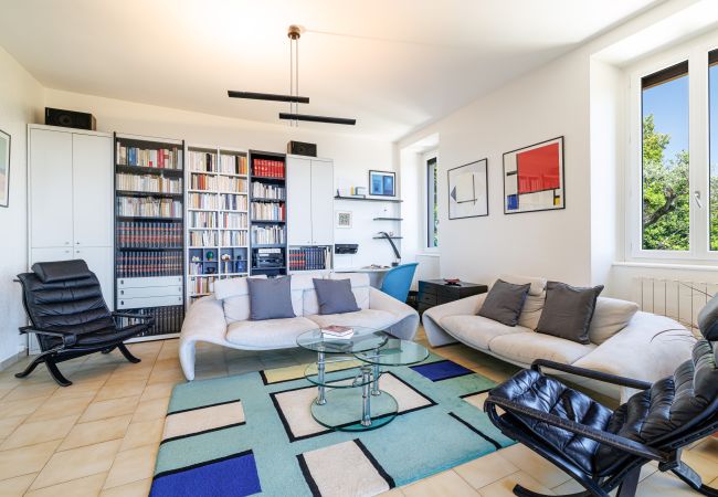 Villa in Nice - Family villa in Nice – Stunning view, pool and outdoor games Villa in Nice - Family villa in Nice – Stunning view, pool and outdoor games