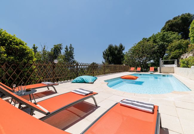 Villa in Nice - Family villa in Nice – Stunning view, pool and outdoor games Villa in Nice - Family villa in Nice – Stunning view, pool and outdoor games