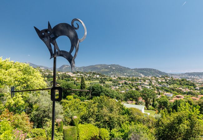 Villa in Nice - Family villa in Nice – Stunning view, pool and outdoor games Villa in Nice - Family villa in Nice – Stunning view, pool and outdoor games