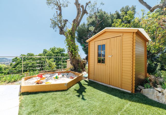 Villa in Nice - Family villa in Nice – Stunning view, pool and outdoor games Villa in Nice - Family villa in Nice – Stunning view, pool and outdoor games