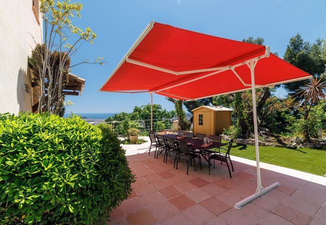 Villa in Nice - Family villa in Nice – Stunning view, pool and outdoor games Villa in Nice - Family villa in Nice – Stunning view, pool and outdoor games