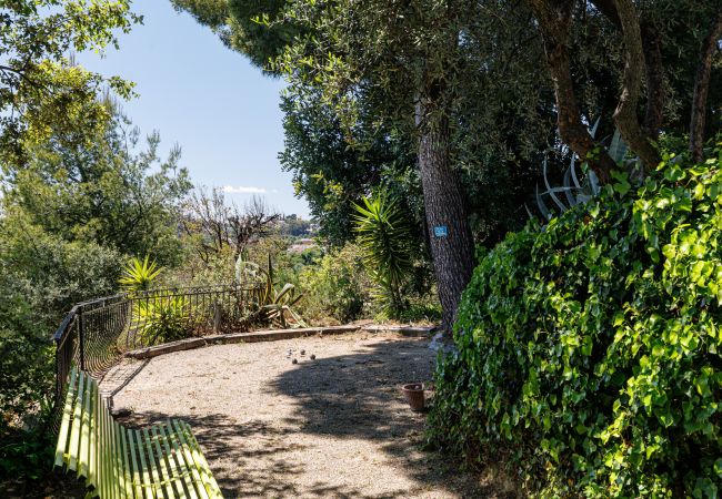 Villa in Nice - Family villa in Nice – Stunning view, pool and outdoor games Villa in Nice - Family villa in Nice – Stunning view, pool and outdoor games