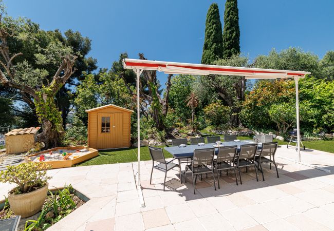 Villa in Nice - Family villa in Nice – Stunning view, pool and outdoor games Villa in Nice - Family villa in Nice – Stunning view, pool and outdoor games