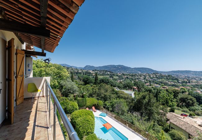 Villa in Nice - Family villa in Nice – Stunning view, pool and outdoor games Villa in Nice - Family villa in Nice – Stunning view, pool and outdoor games