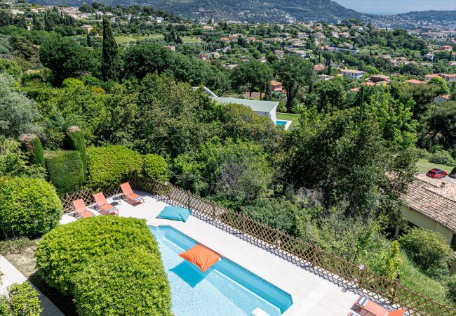 Villa in Nice - Family villa in Nice – Stunning view, pool and outdoor games Villa in Nice - Family villa in Nice – Stunning view, pool and outdoor games