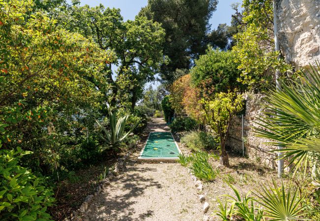 Villa in Nice - Family villa in Nice – Stunning view, pool and outdoor games Villa in Nice - Family villa in Nice – Stunning view, pool and outdoor games