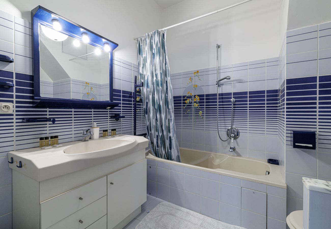 Villa in Nice - Family villa in Nice – Stunning view, pool and outdoor games Villa in Nice - Family villa in Nice – Stunning view, pool and outdoor games