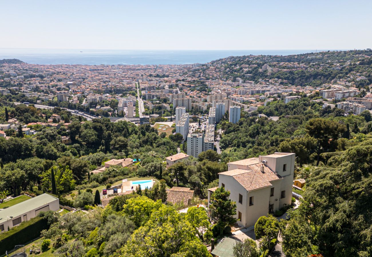 Villa in Nice - Family villa in Nice – Stunning view, pool and outdoor games Villa in Nice - Family villa in Nice – Stunning view, pool and outdoor games