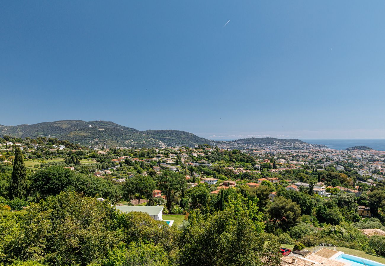 Villa in Nice - Family villa in Nice – Stunning view, pool and outdoor games Villa in Nice - Family villa in Nice – Stunning view, pool and outdoor games