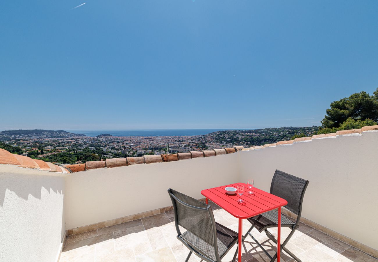 Villa in Nice - Family villa in Nice – Stunning view, pool and outdoor games Villa in Nice - Family villa in Nice – Stunning view, pool and outdoor games