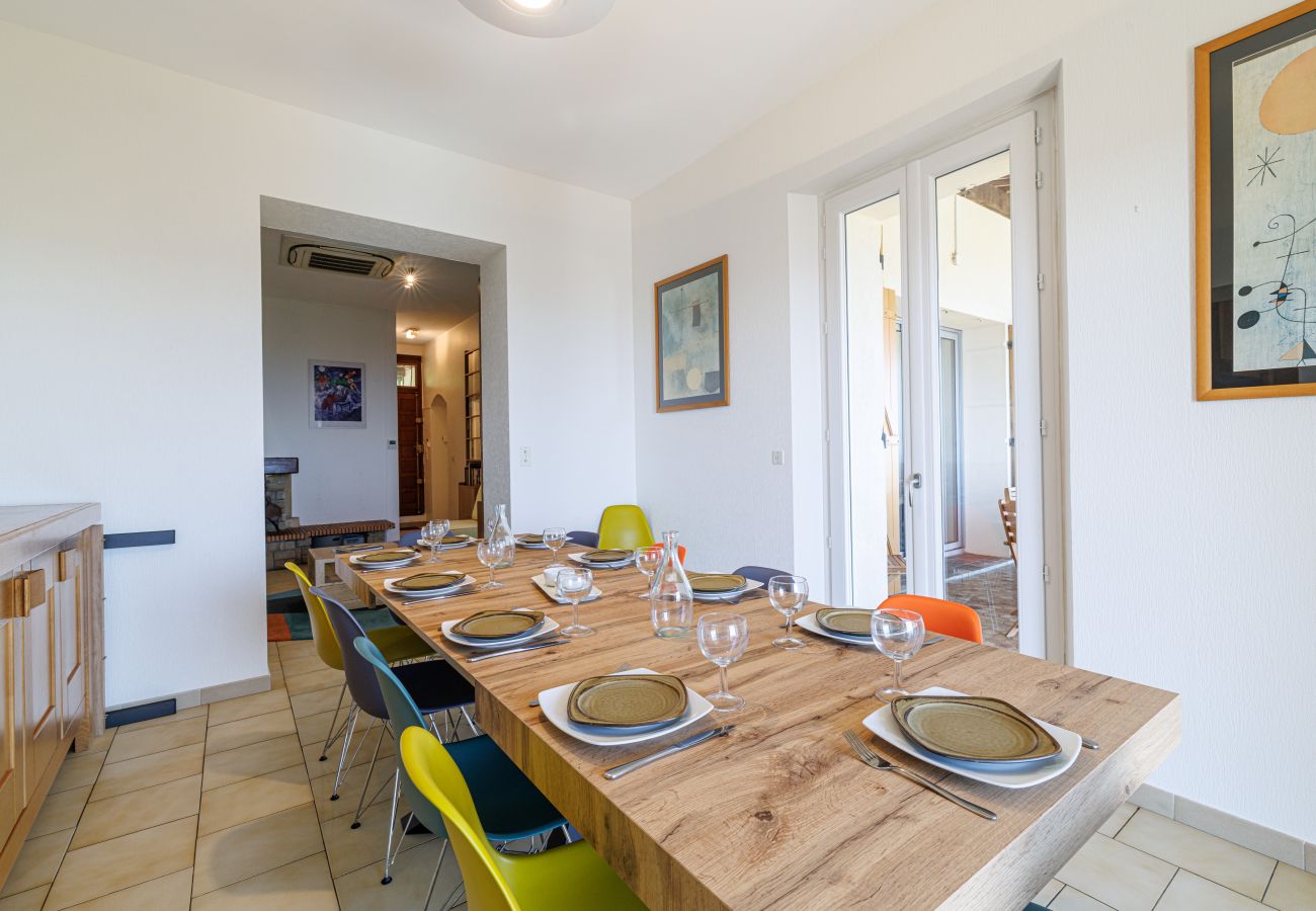 Villa in Nice - Family villa in Nice – Stunning view, pool and outdoor games Villa in Nice - Family villa in Nice – Stunning view, pool and outdoor games