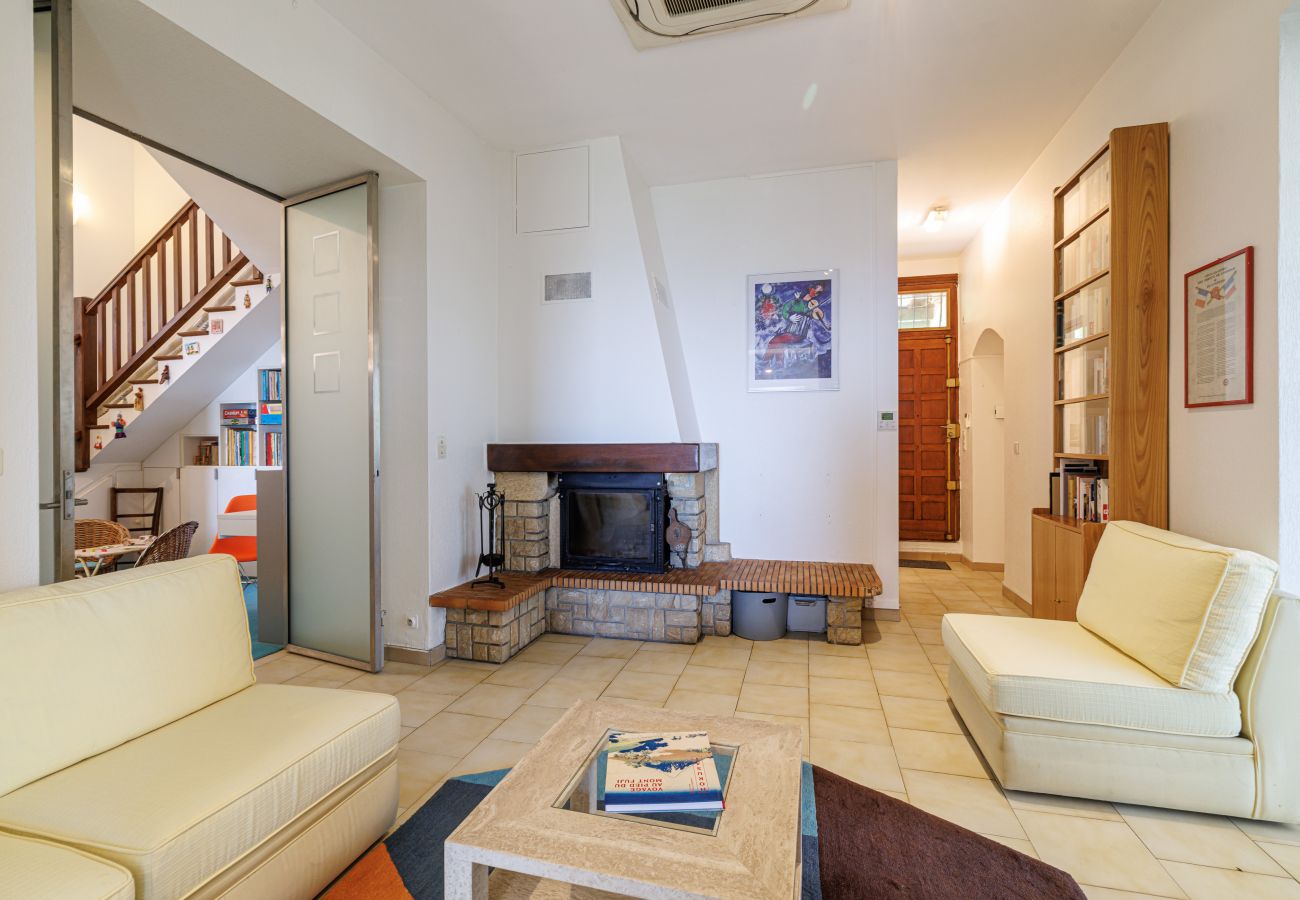 Villa in Nice - Family villa in Nice – Stunning view, pool and outdoor games Villa in Nice - Family villa in Nice – Stunning view, pool and outdoor games