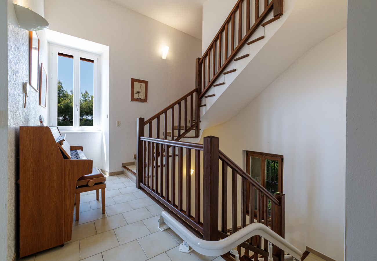 Villa in Nice - Family villa in Nice – Stunning view, pool and outdoor games Villa in Nice - Family villa in Nice – Stunning view, pool and outdoor games