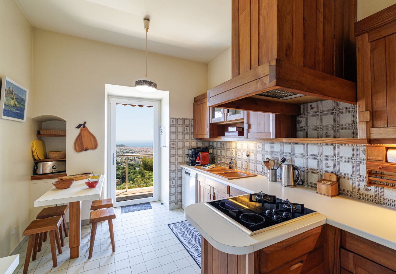 Villa in Nice - Family villa in Nice – Stunning view, pool and outdoor games Villa in Nice - Family villa in Nice – Stunning view, pool and outdoor games