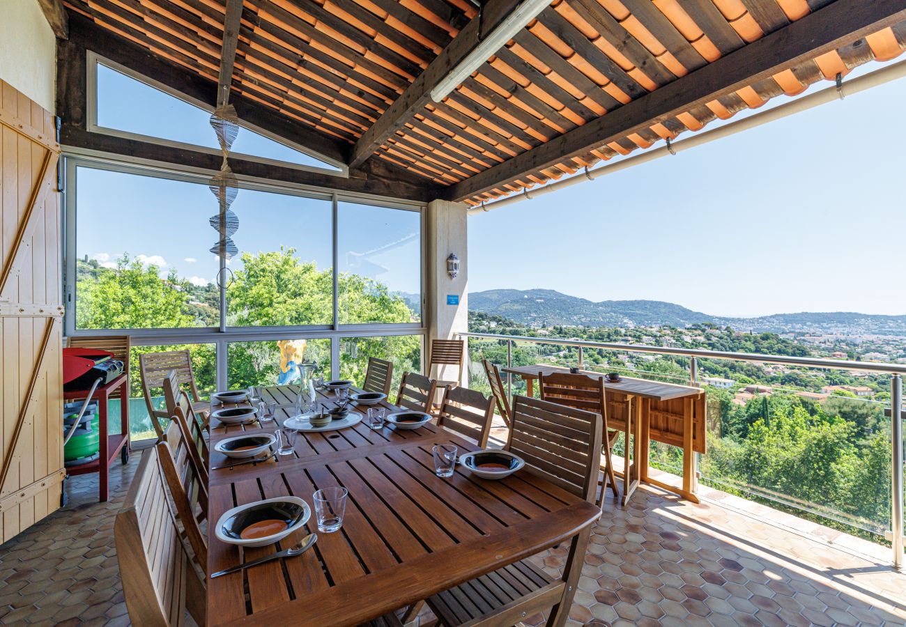 Villa in Nice - Family villa in Nice – Stunning view, pool and outdoor games Villa in Nice - Family villa in Nice – Stunning view, pool and outdoor games