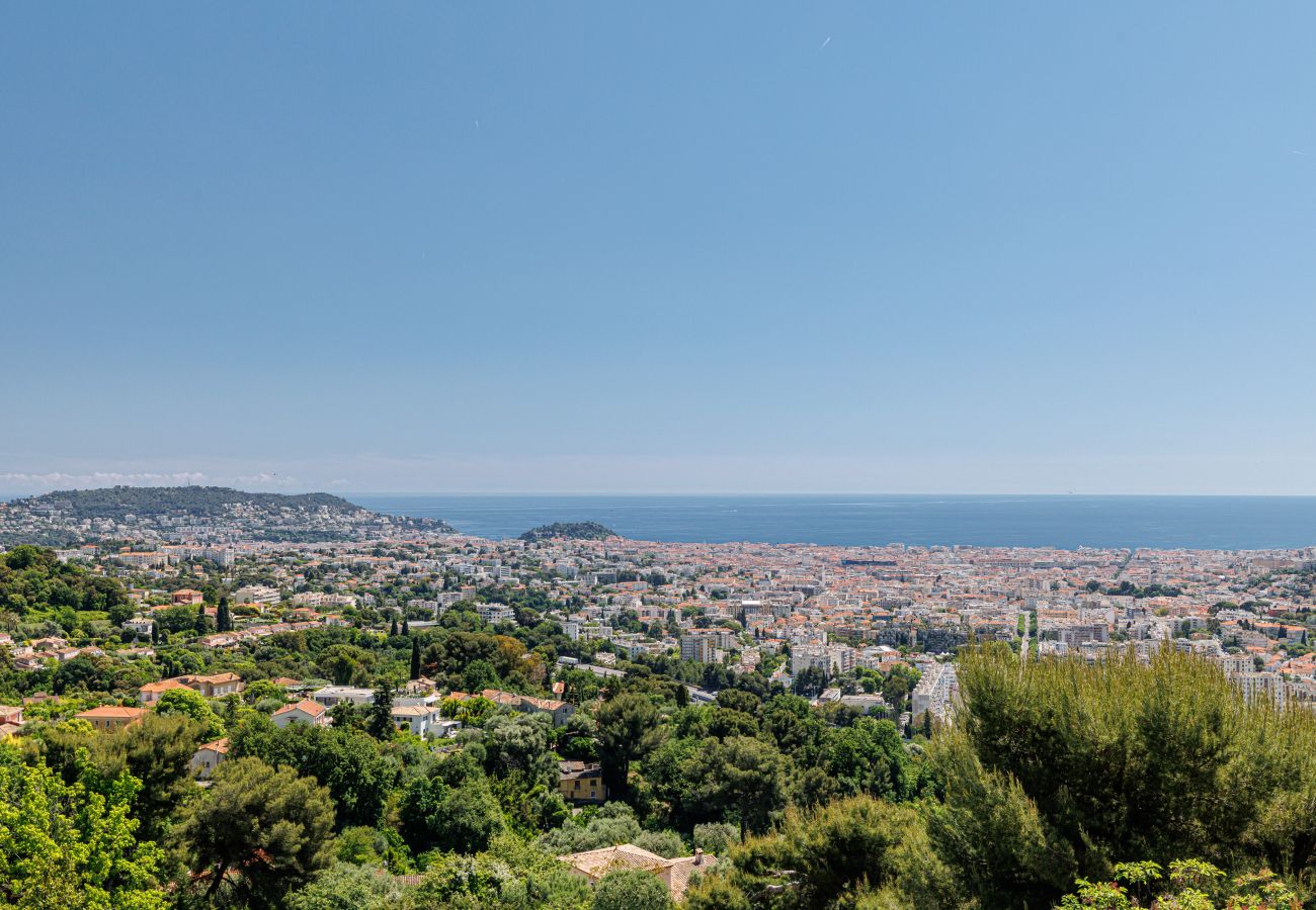 Villa in Nice - Family villa in Nice – Stunning view, pool and outdoor games Villa in Nice - Family villa in Nice – Stunning view, pool and outdoor games
