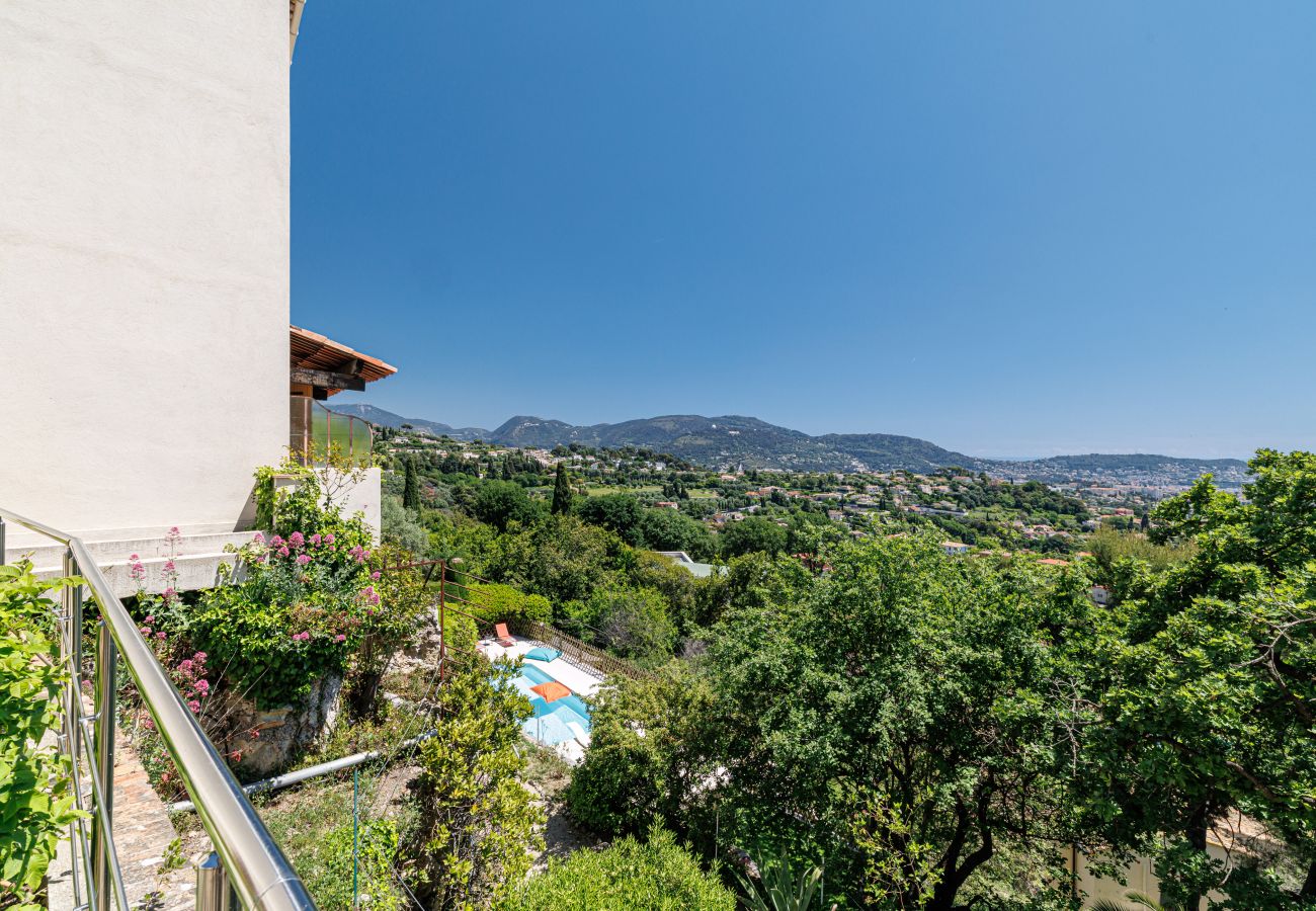Villa in Nice - Family villa in Nice – Stunning view, pool and outdoor games Villa in Nice - Family villa in Nice – Stunning view, pool and outdoor games