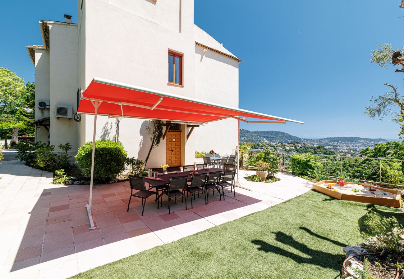 Villa in Nice - Family villa in Nice – Stunning view, pool and outdoor games Villa in Nice - Family villa in Nice – Stunning view, pool and outdoor games