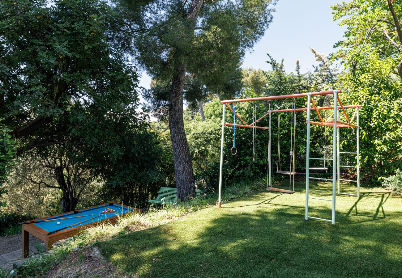 Villa in Nice - Family villa in Nice – Stunning view, pool and outdoor games Villa in Nice - Family villa in Nice – Stunning view, pool and outdoor games