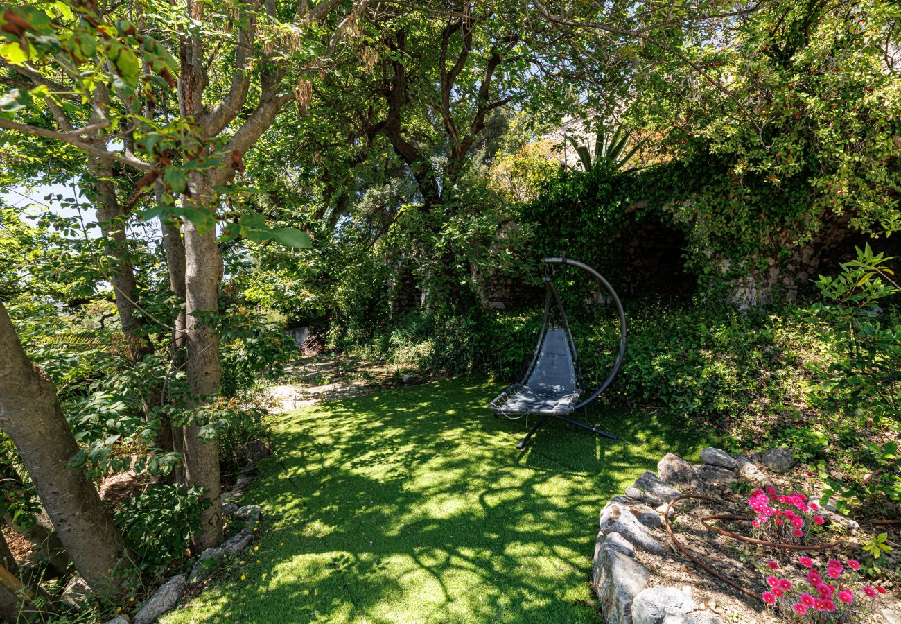 Villa in Nice - Family villa in Nice – Stunning view, pool and outdoor games Villa in Nice - Family villa in Nice – Stunning view, pool and outdoor games