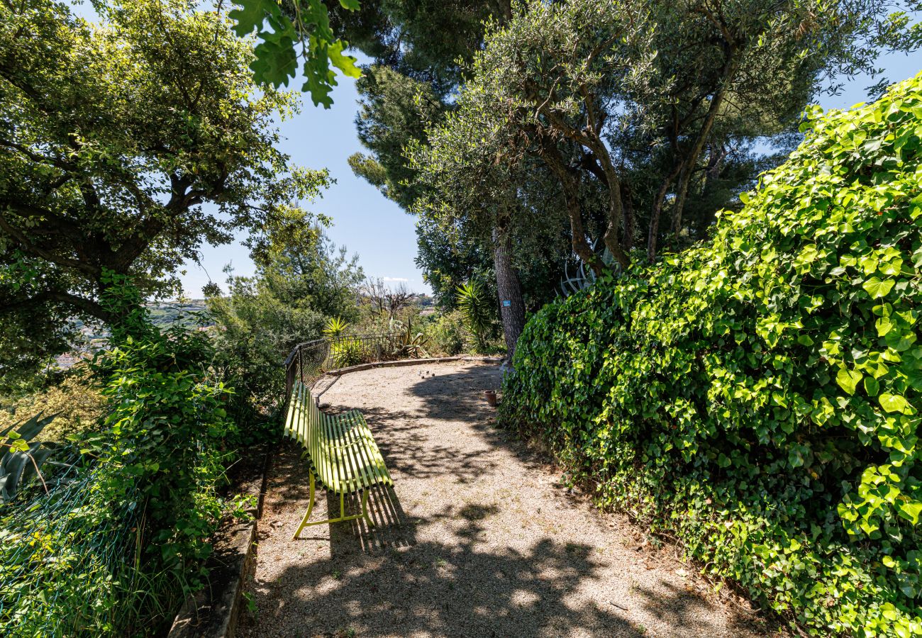 Villa in Nice - Family villa in Nice – Stunning view, pool and outdoor games Villa in Nice - Family villa in Nice – Stunning view, pool and outdoor games
