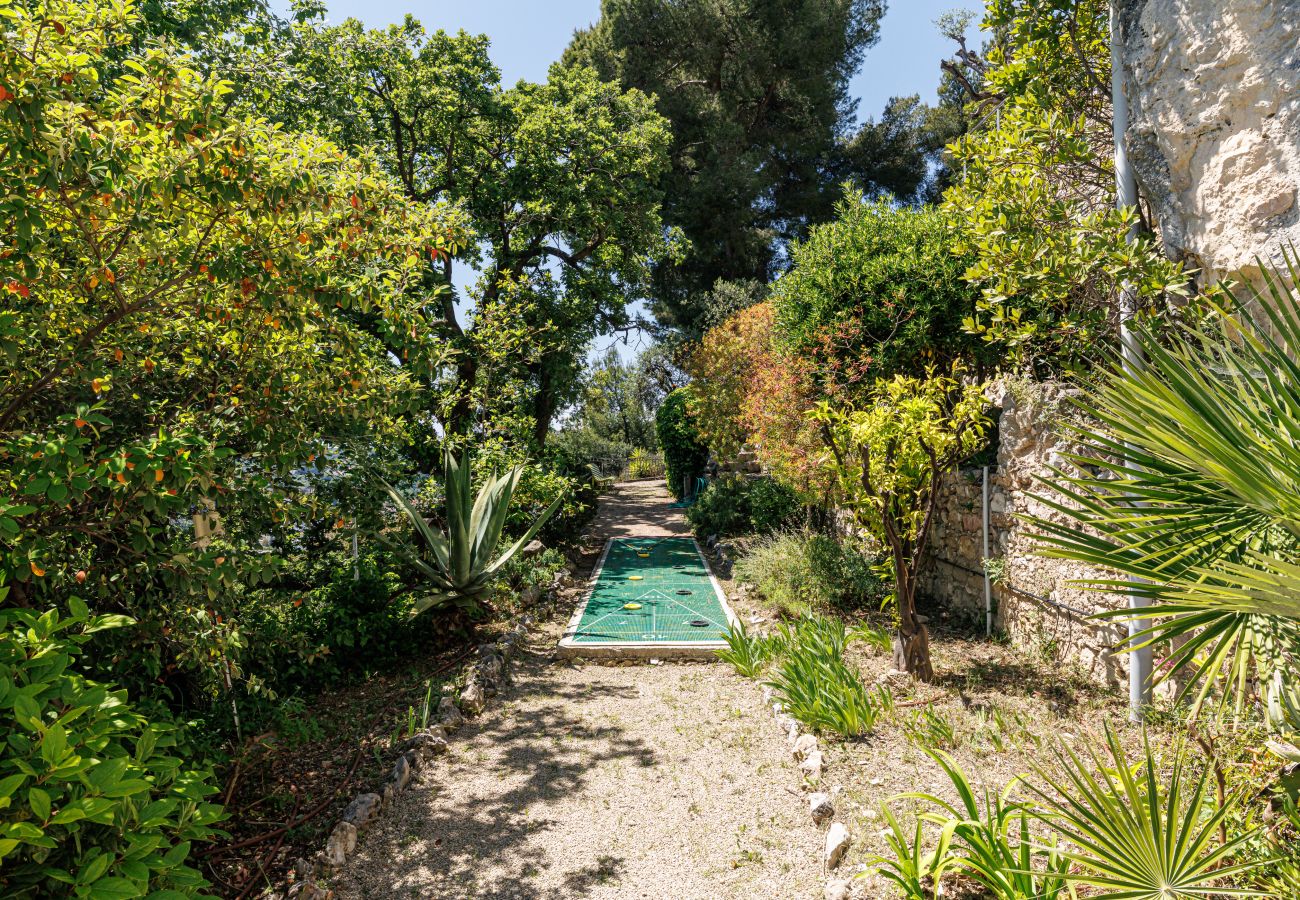 Villa in Nice - Family villa in Nice – Stunning view, pool and outdoor games Villa in Nice - Family villa in Nice – Stunning view, pool and outdoor games