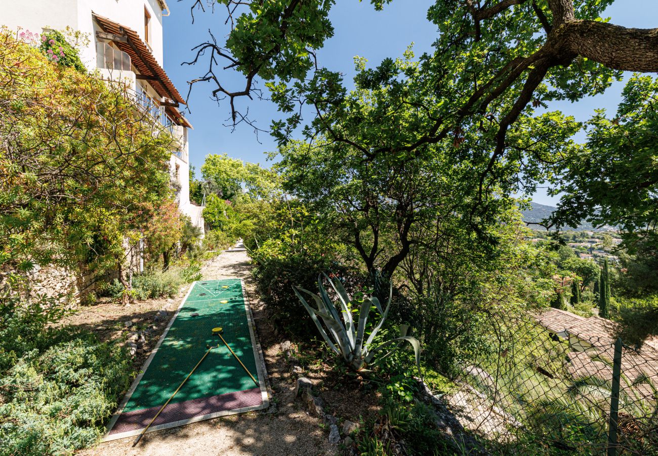 Villa in Nice - Family villa in Nice – Stunning view, pool and outdoor games Villa in Nice - Family villa in Nice – Stunning view, pool and outdoor games