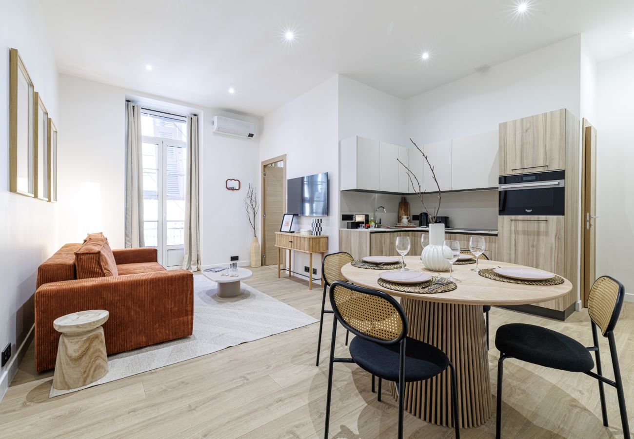 Apartment in Nice - Charming Renovated 1-Bedroom with Balcony & A/C – Nice Port