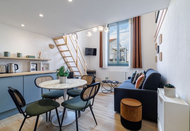  in Nice - Charming Mezzanine Studio at the Port of Nice – Prime Location!