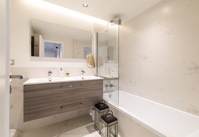 Apartment in Nice - Panoramic Sea View • Top Floor • Private Garage • A/C Apartment in Nice - Panoramic Sea View • Top Floor • Private Garage • A/C