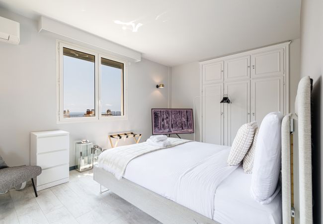 Apartment in Nice - Panoramic Sea View • Top Floor • Private Garage • A/C Apartment in Nice - Panoramic Sea View • Top Floor • Private Garage • A/C
