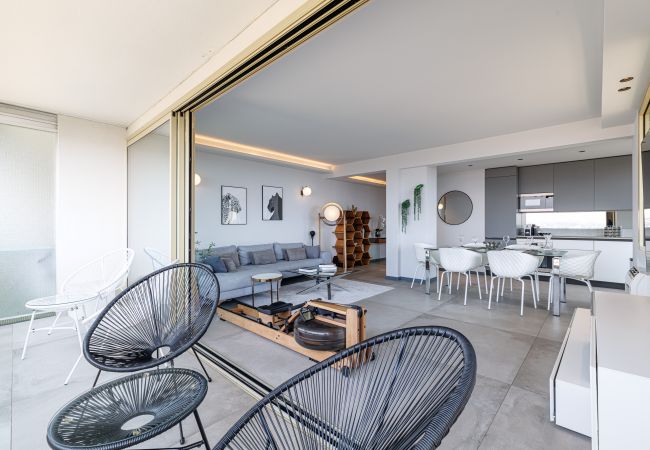 Apartment in Nice - Panoramic Sea View • Top Floor • Private Garage • A/C Apartment in Nice - Panoramic Sea View • Top Floor • Private Garage • A/C