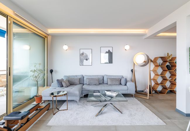 Apartment in Nice - Panoramic Sea View • Top Floor • Private Garage • A/C Apartment in Nice - Panoramic Sea View • Top Floor • Private Garage • A/C