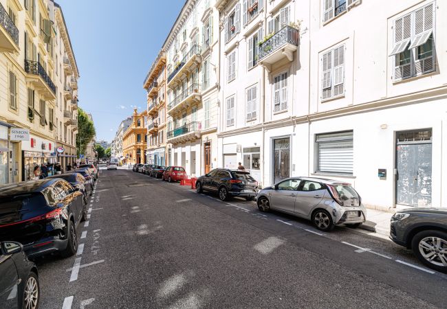 Apartment in Nice - Chic & Bright 1 Bedroom A/C Apartment with Balcony Apartment in Nice - Chic & Bright 1 Bedroom A/C Apartment with Balcony