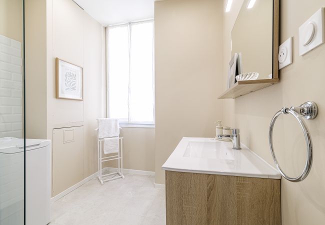 Apartment in Nice - Elegant 2-Bedroom Apartment with Large Terrace – Port/Riquier Apartment in Nice - Elegant 2-Bedroom Apartment with Large Terrace – Port/Riquier