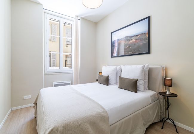 Apartment in Nice - Elegant 2-Bedroom Apartment with Large Terrace – Port/Riquier Apartment in Nice - Elegant 2-Bedroom Apartment with Large Terrace – Port/Riquier