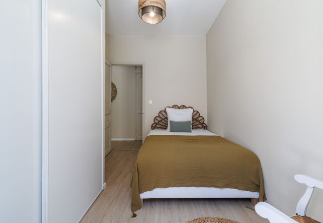 Apartment in Nice - Elegant 2-Bedroom Apartment with Large Terrace – Port/Riquier Apartment in Nice - Elegant 2-Bedroom Apartment with Large Terrace – Port/Riquier