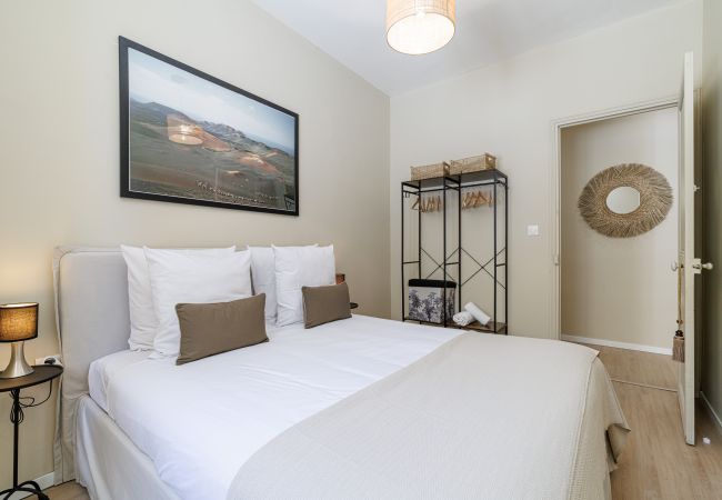 Apartment in Nice - Elegant 2-Bedroom Apartment with Large Terrace – Port/Riquier Apartment in Nice - Elegant 2-Bedroom Apartment with Large Terrace – Port/Riquier