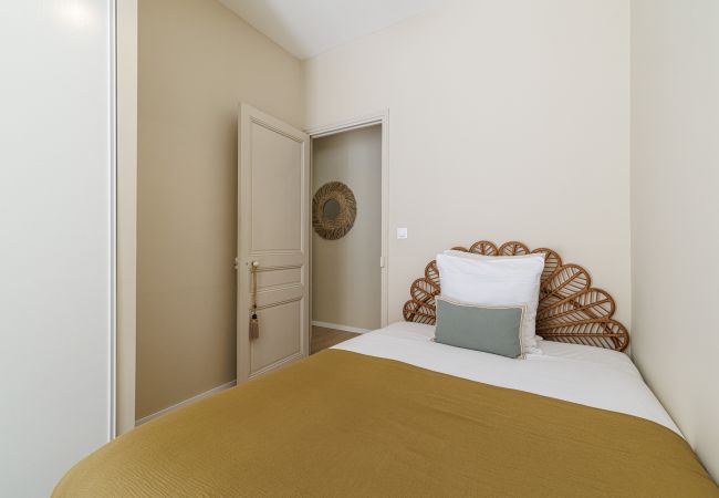 Apartment in Nice - Elegant 2-Bedroom Apartment with Large Terrace – Port/Riquier Apartment in Nice - Elegant 2-Bedroom Apartment with Large Terrace – Port/Riquier