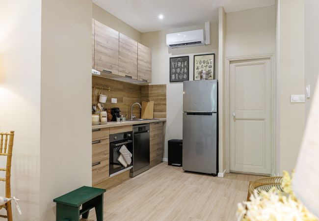 Apartment in Nice - Elegant 2-Bedroom Apartment with Large Terrace – Port/Riquier Apartment in Nice - Elegant 2-Bedroom Apartment with Large Terrace – Port/Riquier