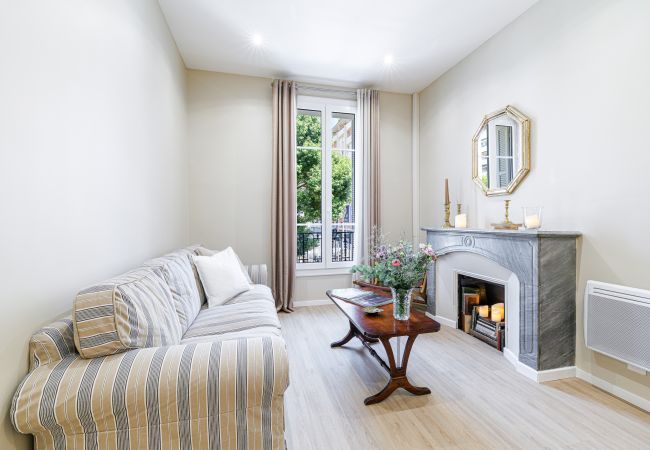 Apartment in Nice - Elegant 2-Bedroom Apartment with Large Terrace – Port/Riquier Apartment in Nice - Elegant 2-Bedroom Apartment with Large Terrace – Port/Riquier