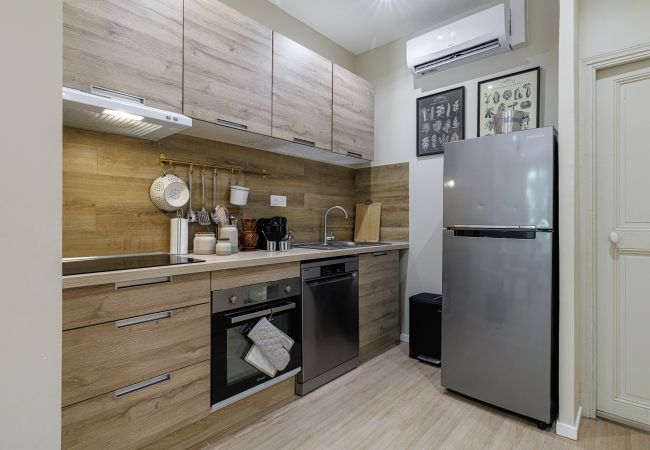 Apartment in Nice - Elegant 2-Bedroom Apartment with Large Terrace – Port/Riquier Apartment in Nice - Elegant 2-Bedroom Apartment with Large Terrace – Port/Riquier