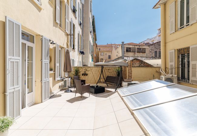 Apartment in Nice - Elegant 2-Bedroom Apartment with Large Terrace – Port/Riquier Apartment in Nice - Elegant 2-Bedroom Apartment with Large Terrace – Port/Riquier