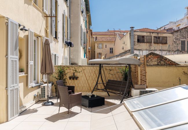 Apartment in Nice - Elegant 2-Bedroom Apartment with Large Terrace – Port/Riquier Apartment in Nice - Elegant 2-Bedroom Apartment with Large Terrace – Port/Riquier