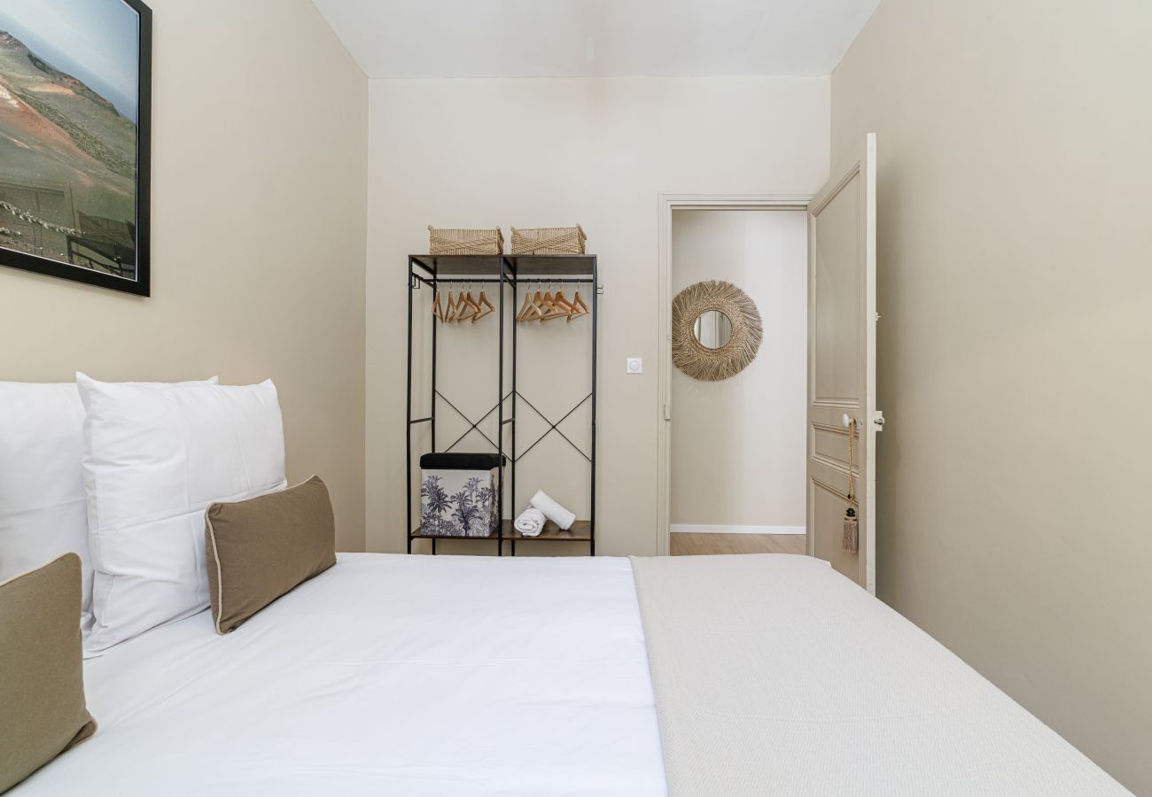 Apartment in Nice - Elegant 2-Bedroom Apartment with Large Terrace – Port/Riquier Apartment in Nice - Elegant 2-Bedroom Apartment with Large Terrace – Port/Riquier