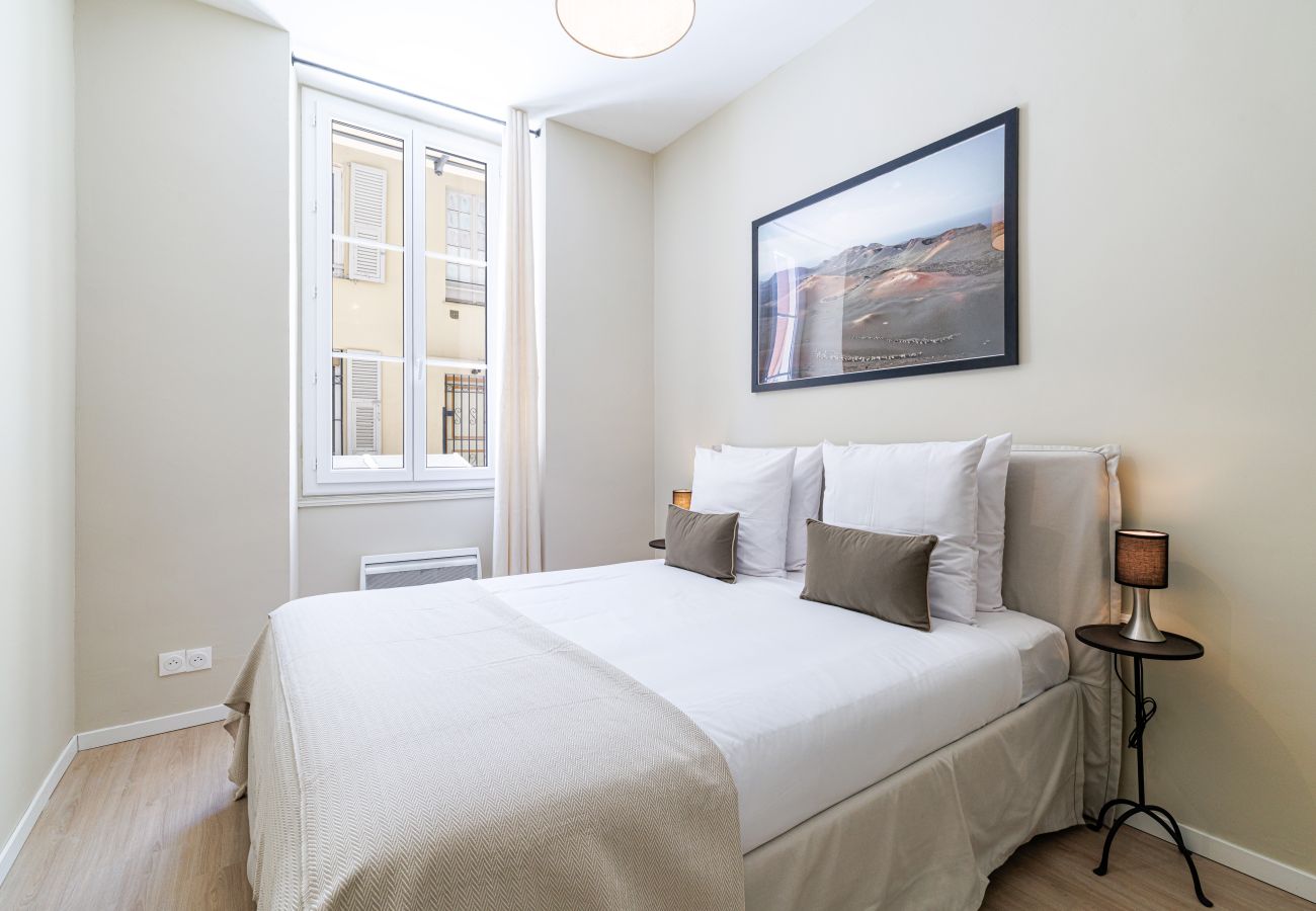 Apartment in Nice - Elegant 2-Bedroom Apartment with Large Terrace – Port/Riquier Apartment in Nice - Elegant 2-Bedroom Apartment with Large Terrace – Port/Riquier