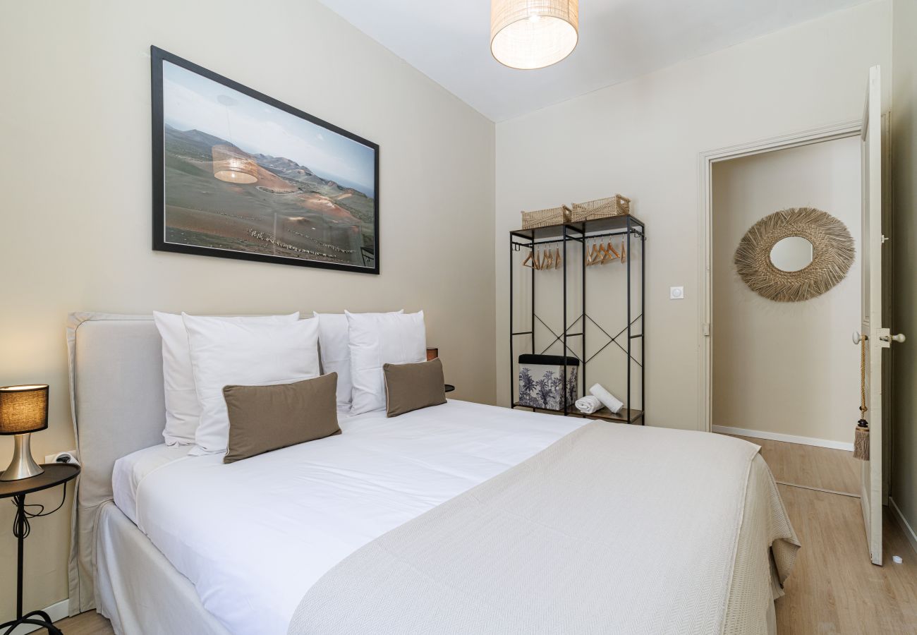 Apartment in Nice - Elegant 2-Bedroom Apartment with Large Terrace – Port/Riquier Apartment in Nice - Elegant 2-Bedroom Apartment with Large Terrace – Port/Riquier