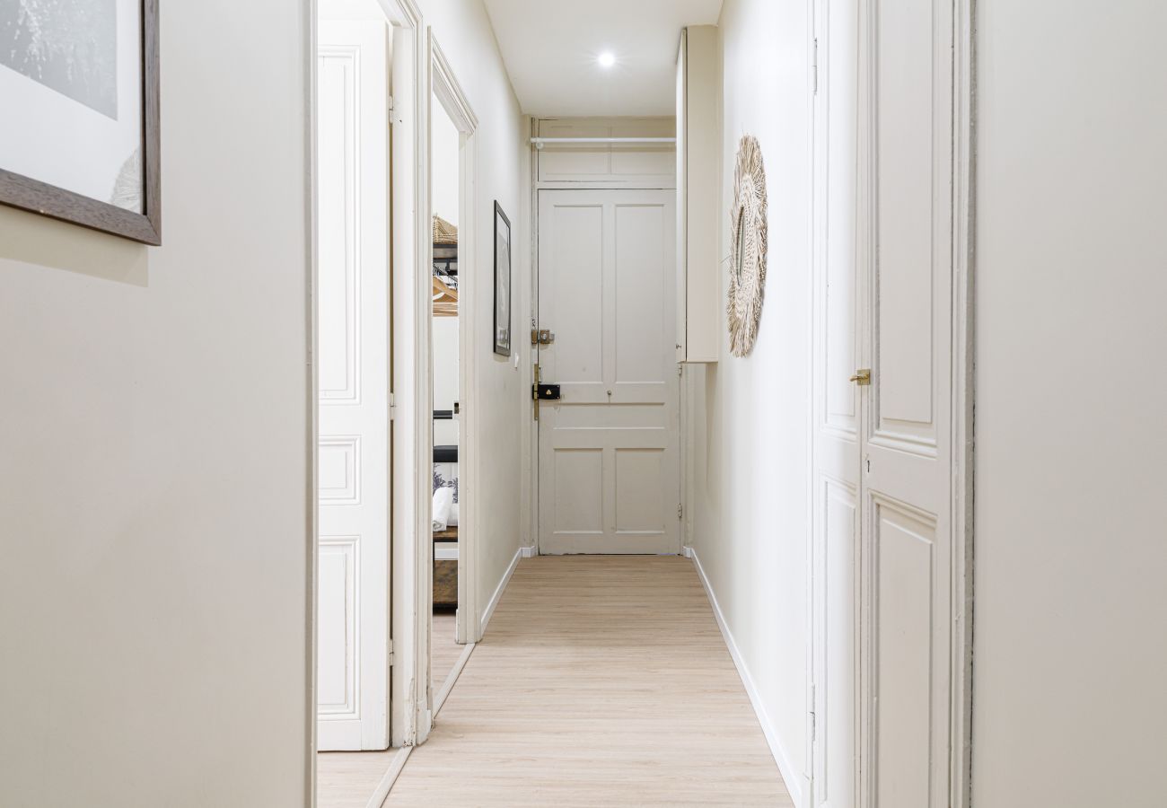 Apartment in Nice - Elegant 2-Bedroom Apartment with Large Terrace – Port/Riquier Apartment in Nice - Elegant 2-Bedroom Apartment with Large Terrace – Port/Riquier