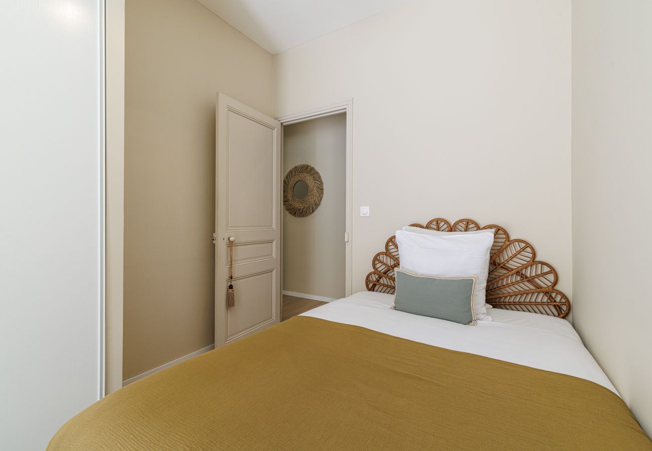 Apartment in Nice - Elegant 2-Bedroom Apartment with Large Terrace – Port/Riquier Apartment in Nice - Elegant 2-Bedroom Apartment with Large Terrace – Port/Riquier