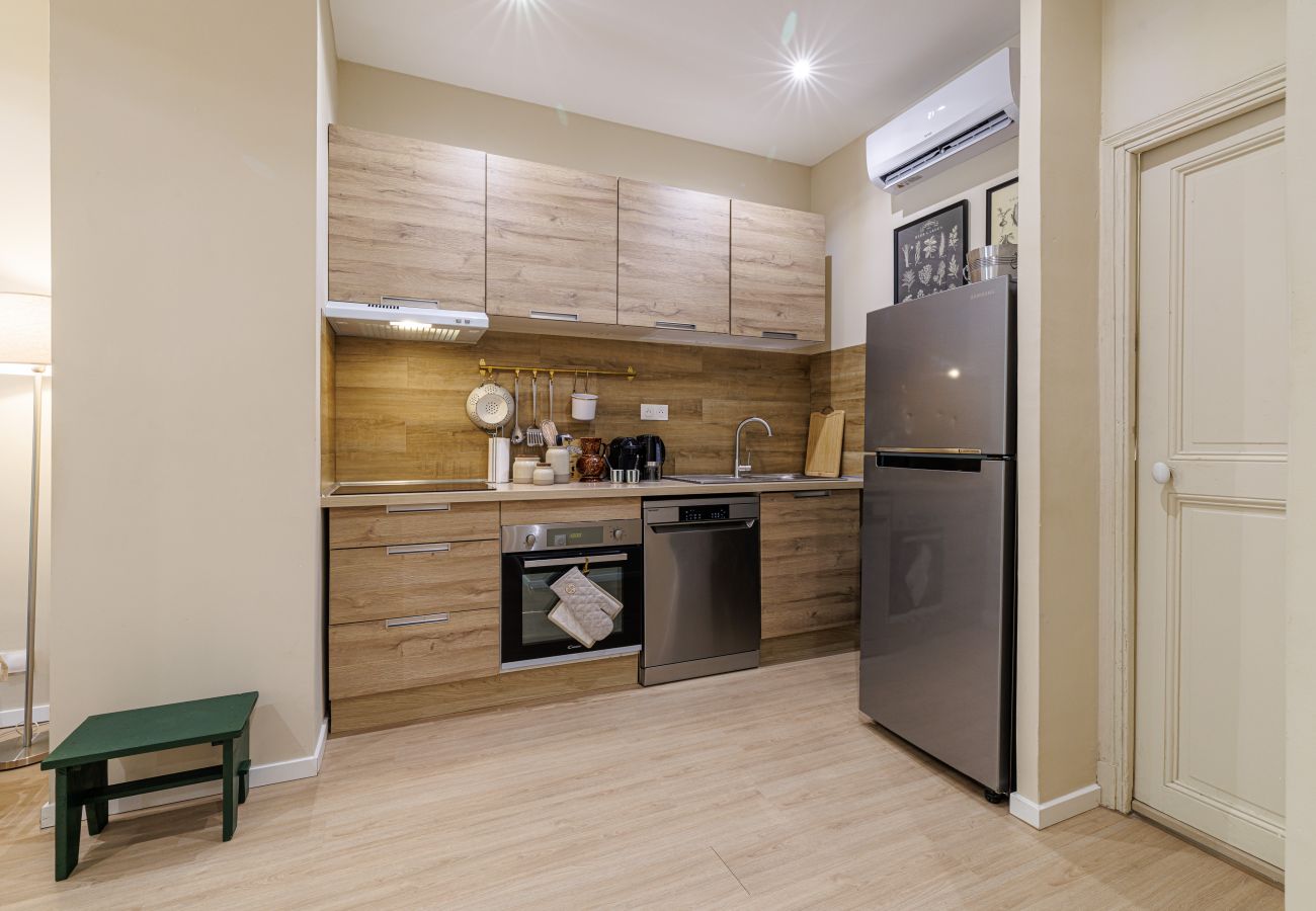 Apartment in Nice - Elegant 2-Bedroom Apartment with Large Terrace – Port/Riquier Apartment in Nice - Elegant 2-Bedroom Apartment with Large Terrace – Port/Riquier